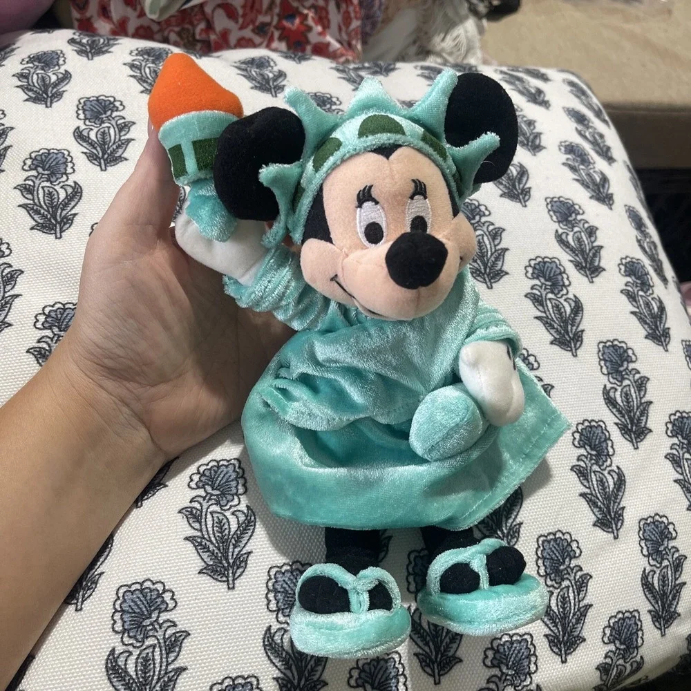 Disney Store Minnie Mouse Statue of Liberty New York 8in Beanie Plush